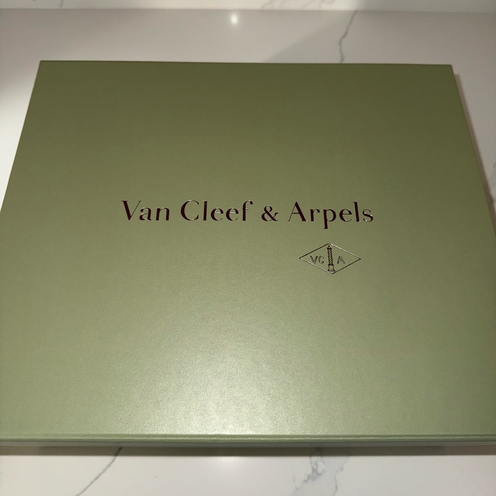 Van Cleef & Arpels Jewelry Green Gift Box